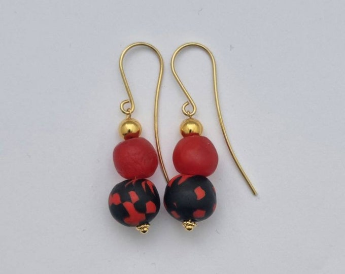 Goldfilled earrings. Recycled jewelry. Recycled beads. African beads. Ghana beads. Sustainable jewelry. Handmade in Denmark. Boho fashion.