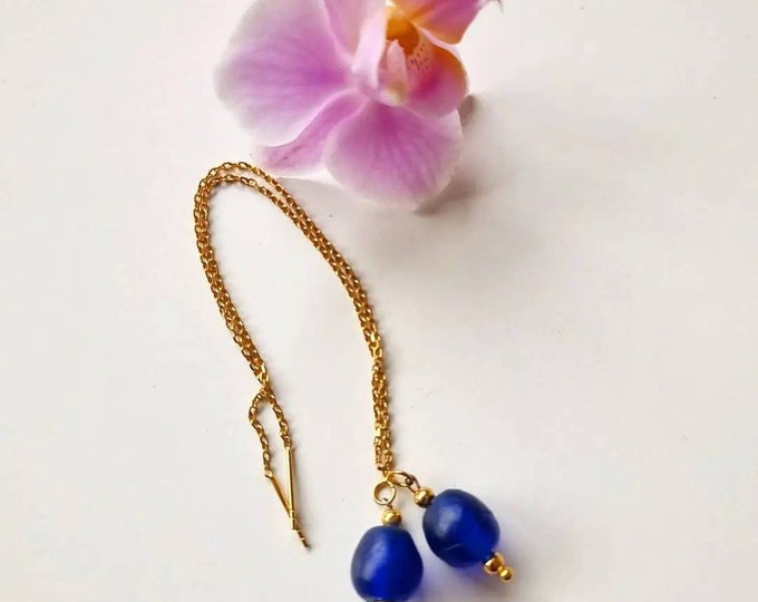 Gold filled. Recycled glass beads from Ghana, Africa. Jewelry handmade in Denmark. Conscious fashion. Unique earrings. Ethical fashion.