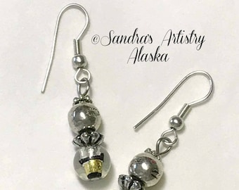 Beaded Earrings in Gold-Black-Silver
