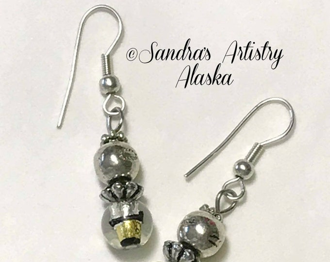 Beaded Earrings in Gold-Black-Silver