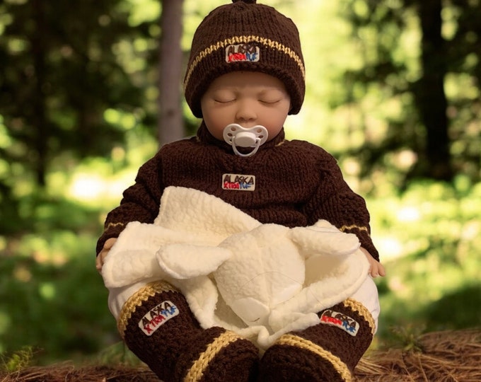 ALASKA XTRA TUF Hat-Sweater-Booties Newborn 3-Piece Layette Set