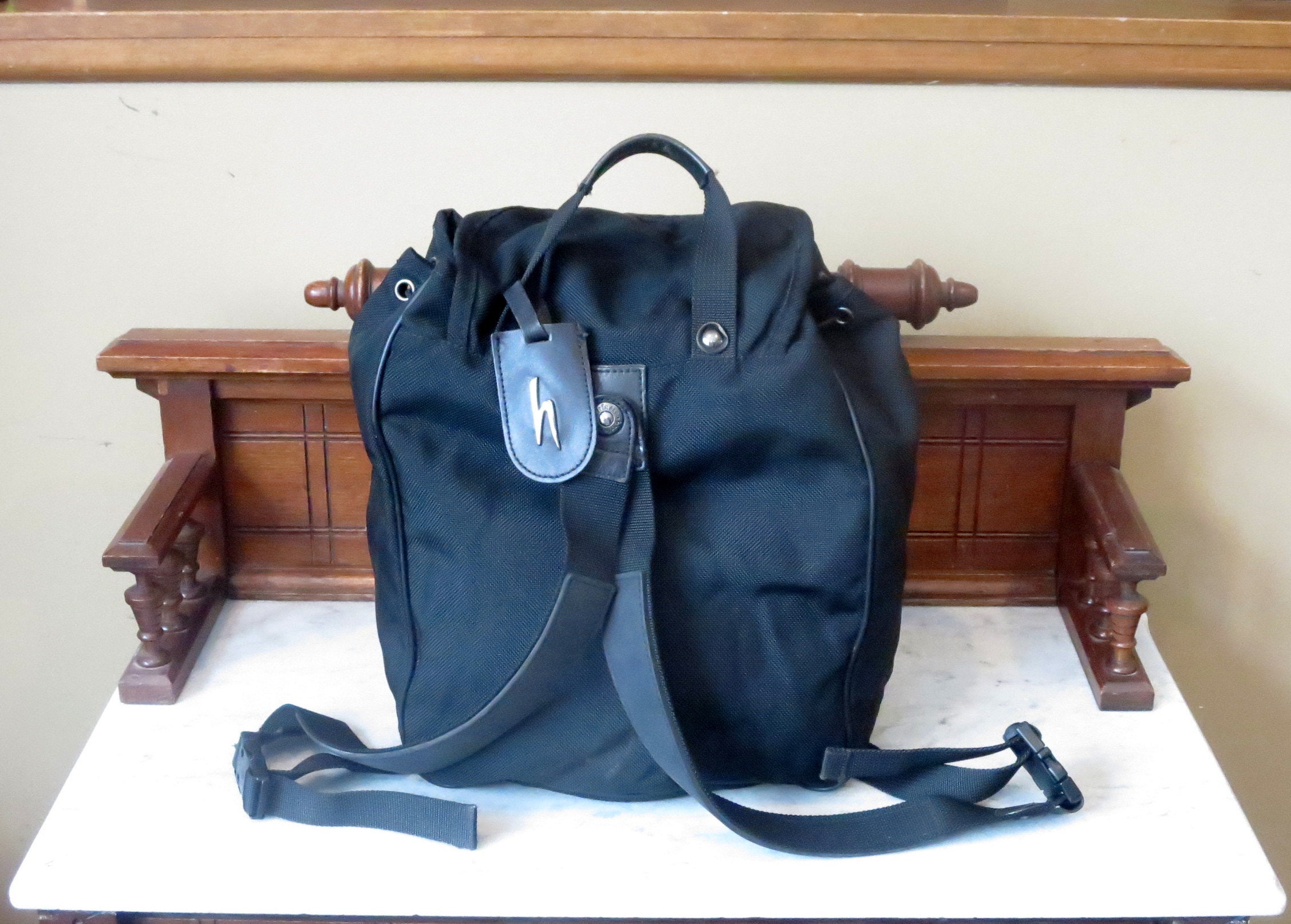 セール Hartmann バックパック（ブラックキャンバス、ブラックレザー