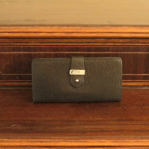 Verkauf Cole Haan Clutch Brieftasche aus schwarzem Leder mit mehreren Innentaschen und Reißverschluss hinten - VGC