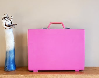 Verkauf Vintage Samsonite Signat Pink Hartschale Schlanke Aktentasche Befestigen Sie mit Rosa und Grün Mod Interior - Kein Schlüssel - Echte und seltene Retro- VGC