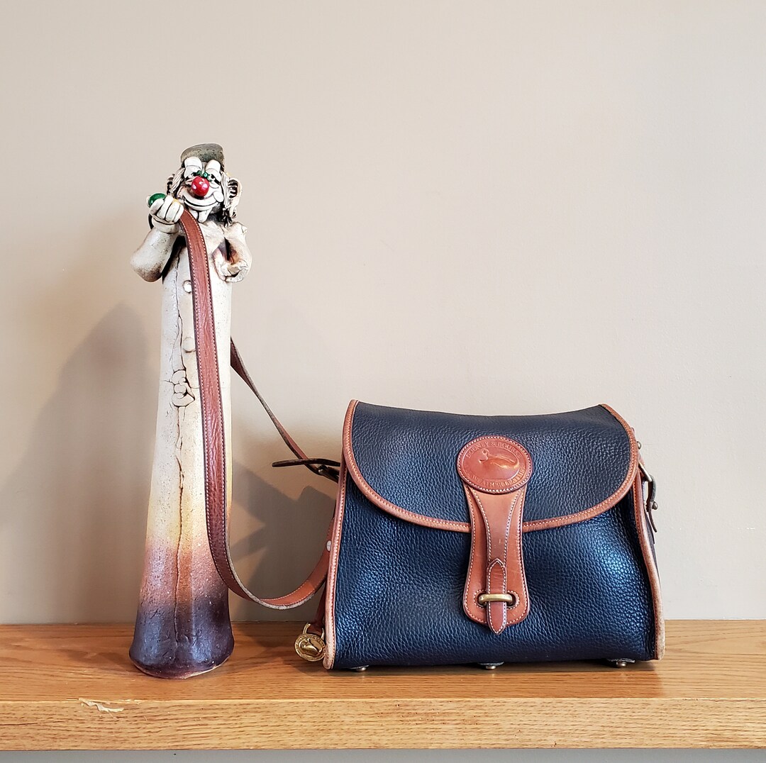 Vintage Dooney & Bourke ドゥーニー　バッグ　ネイビー Vintage Dooney & Bourke Large Essex Bag in Black All Weather