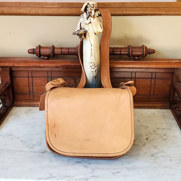 Sale Vintage Coach Classic Shoulder Bag In Surreal Saddle Leather With Brass Hardware - Style No 9170 - Made in New York City - VGC - Rare!