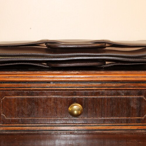Pegasus Single shops Gusset Briefcase With Dual Outside Pockets & Retractable Handles In Brown Leather - Made In U.S.A. EUC