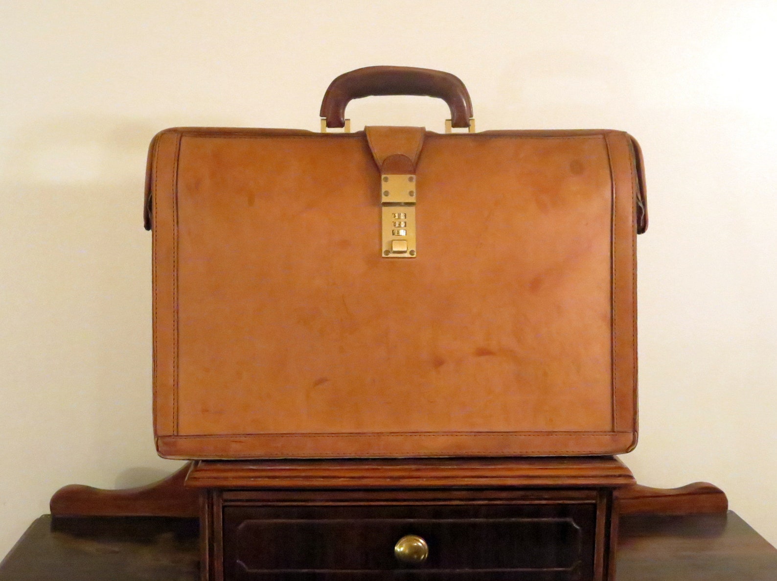 Real or fake vintage Hartmann luggage? : r/Antiques