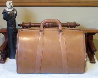Dads Grads Sale Vintage Mutual Company Doctor Bag In Tan Leather With Zipper Lock And Key