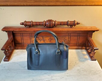 Venta Vintage Coach Madison Satchel en cuero azul marino con herrajes de latón Estilo No. 9725 Hecho en la 'fábrica' en la ciudad de Nueva York EUC