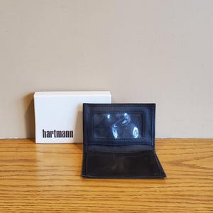 Estuche vintage Hartmann Capital Collection con fuelle en cuero negro con cinturón, estilo 707, fabricado en EE. UU., nuevo en caja sin etiquetas.