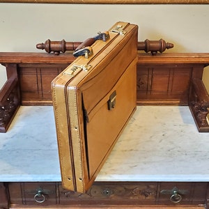 Vintage Hartmann Classic Attaché Presidential Style Briefcase Tan Belting Leather Raised Stitching And Outside Flap - VGC -Rare Vintage