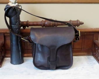 Dads Grads Sale Coach Courier Pouch In Mocha Leather With Brass Hardware & Adjustable Strap- No 8920- Made In New York City - VGC