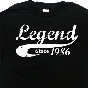 誕生日Tシャツ 40歳の誕生日プレゼント 40歳のシャツ カスタムシャツ 面白い誕生日Tシャツ 1986年からのBデー伝説（どの年でも） メンズ レディース ユニセックスTシャツ