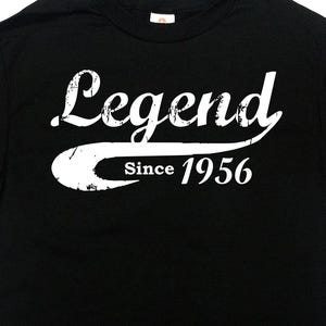 70歳の誕生日プレゼント バースデーシャツ 70歳 Tシャツ カスタムシャツ パーソナライズ 面白い誕生日 1956年以来の伝説 Tシャツ メンズ レディース ユニセックス Tシャツ 画像 1