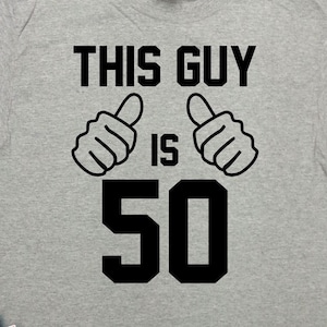50. Geburtstag Shirt Bday Geschenke für Männer Benutzerdefiniertes Alter Personalisiertes T-Shirt B Day Outfit Kundenspezifisches T-Shirt B-Day dieser Kerl ist 50 Jahre alt SA1567 Bild 1
