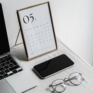 Calendário minimalista mensal 2026, modelo de calendário moderno para impressão, resumo do mês, início segunda/domingo, formato A4/carta, download instantâneo imagem 7