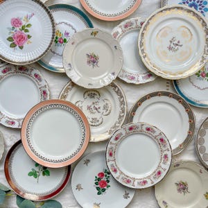 Piccolo piatto da dessert in porcellana floreale vintage – venduto singolarmente – stoviglie retrò spaiate