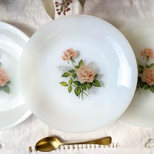 Small floral plates ARCOPAL 1950 made in France - Floral dessert plates - Vintage Arcopal tableware - Rose pattern plate