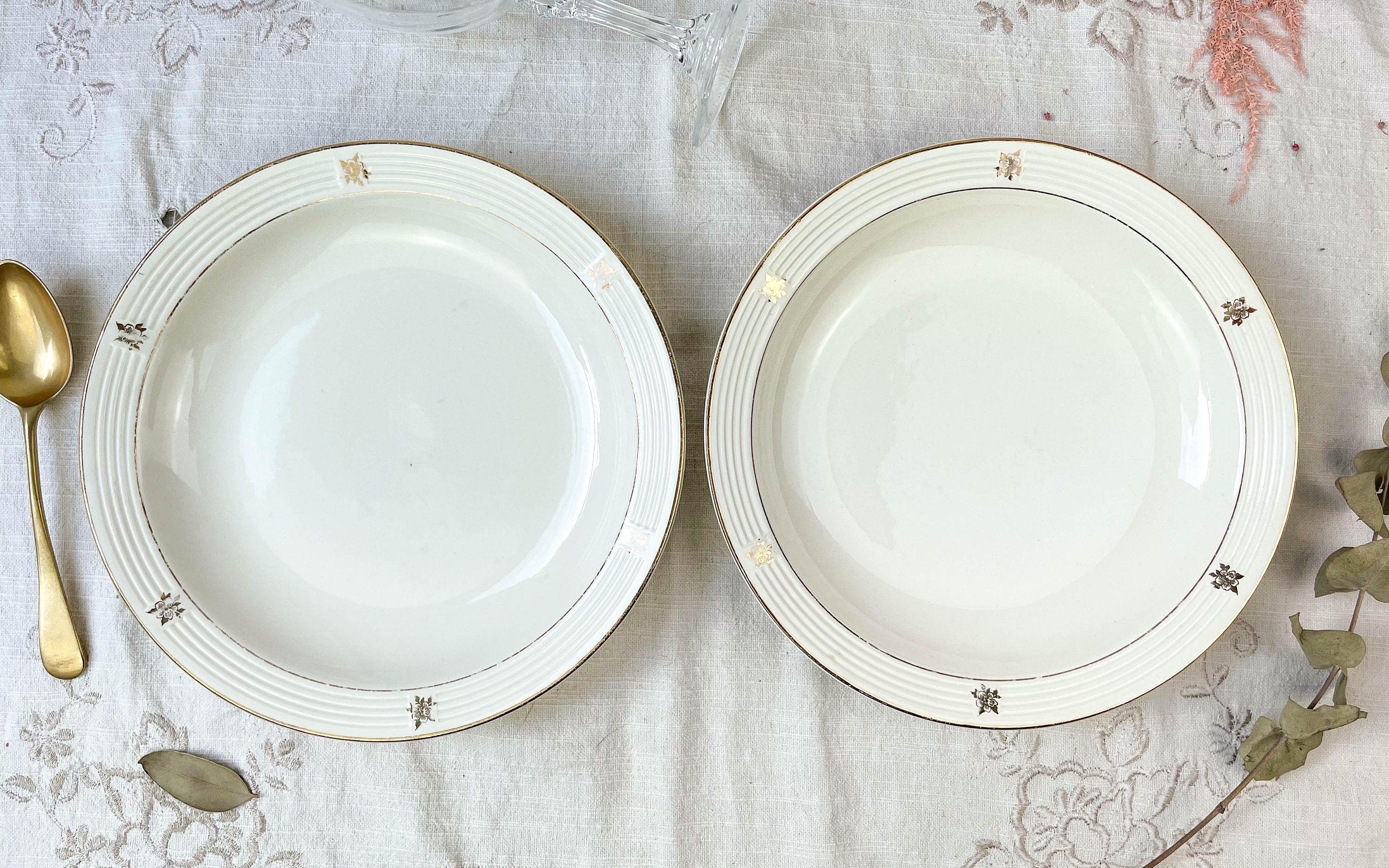 2 Assiettes Creuses Terre de Fer Salins Petites Fleurs Dorées Made in France ~ Plateau Service Vaiss