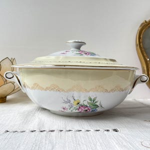 French Vintage porcelain Sup Tureen floral pattern white, golden and yellow L&#39;Amandinoise 38754 - Vintage tableware - French tableware
