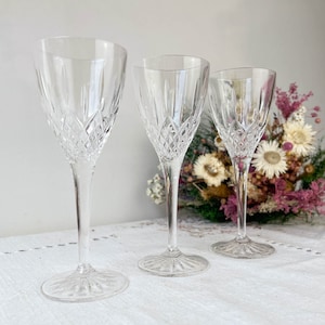3 Vintage Chiseled Crystal Glasses – Stemmed Champagne Coupes – 20th Century
