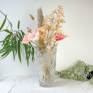 Vintage crystal vase with chiseled pattern - Antique vase - Retro floral decoration - Bouquet vase - Elegant vintage decoration