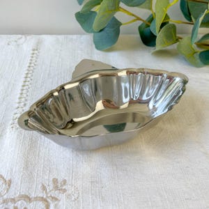 Vintage Solid 18% stainless steel 70s Gravy Boat – Vintage 70s Retro – Retro Silver Metal Tableware 1970s Style