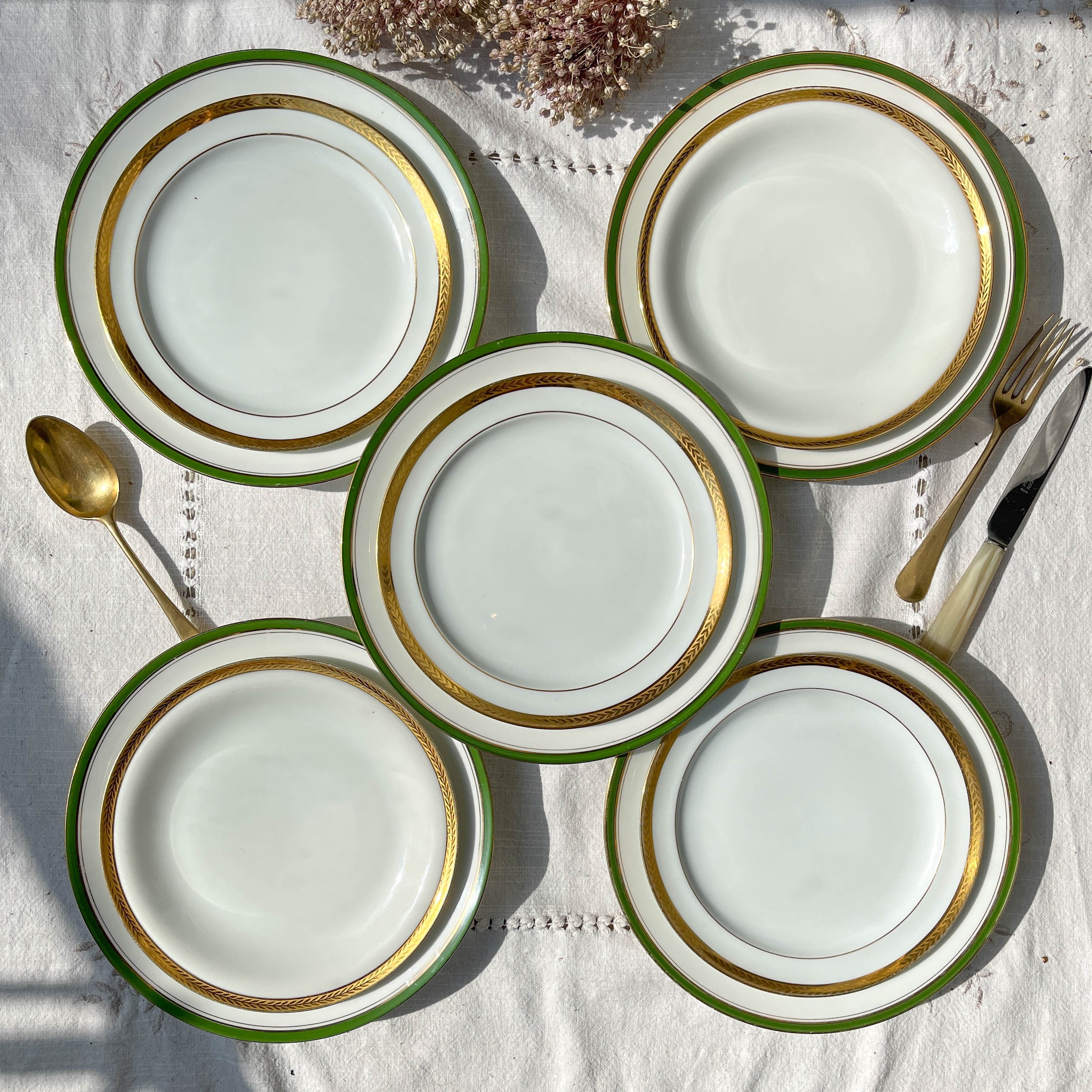 5 assiettes Porcelaine