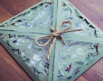 Faire-part de mariage découpé au laser vert sauge, motif feuillage rustique