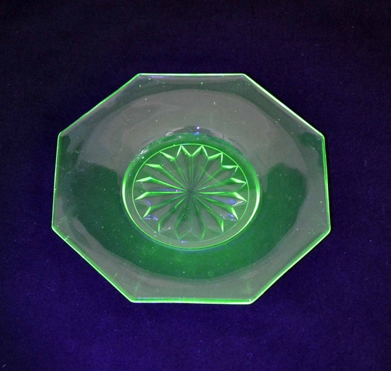Uranium Glass Plate Vintage Green Depression Octagonal Bread And Er With Star Pattern Center