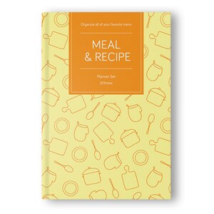 Op de afbeelding: Een gele en oranje maaltijd- en receptenplannerset met een keukenutensilienpatroon. De omslag zegt "Meal & Recipe Planner Set" en "DIYmani".