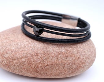 Pulsera de cuero con dije de corazón personalizado - Pulsera con dije de corazón - Pulsera de cuero de aniversario - Pulsera grabada personalizada