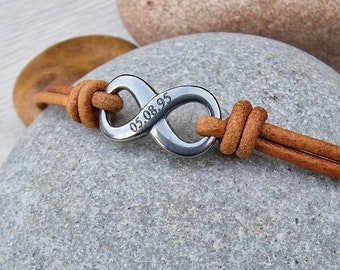 Pulsera de cuero con dije de infinito personalizado: un regalo grabado a medida para el amor y la amistad.