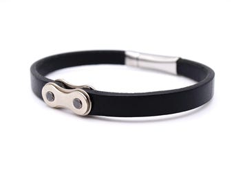 Pulseira de couro personalizada com elos de corrente de bicicleta, presente ideal para ciclistas.