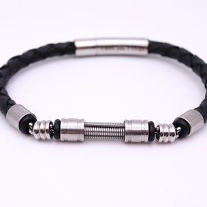 Bracelet de guitare personnalisé gravé en cuir tressé de 5 mm - Cadeaux pour musiciens - Bracelet de cordes de guitare - Cuir tressé.