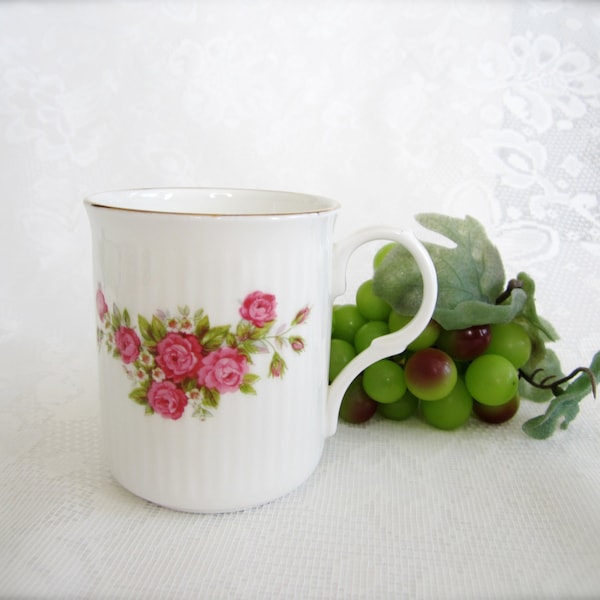 Sadler Table Ware Mug, Sadler Staffordshire Bouquet of Lovely Roses Mug with Gold Trim, Vintage Fine Bone China, Made in England, Gift