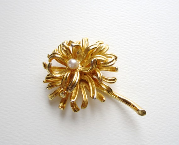 Floral Vintage Brooch, Vintage Goldtone Floral wi… - image 2