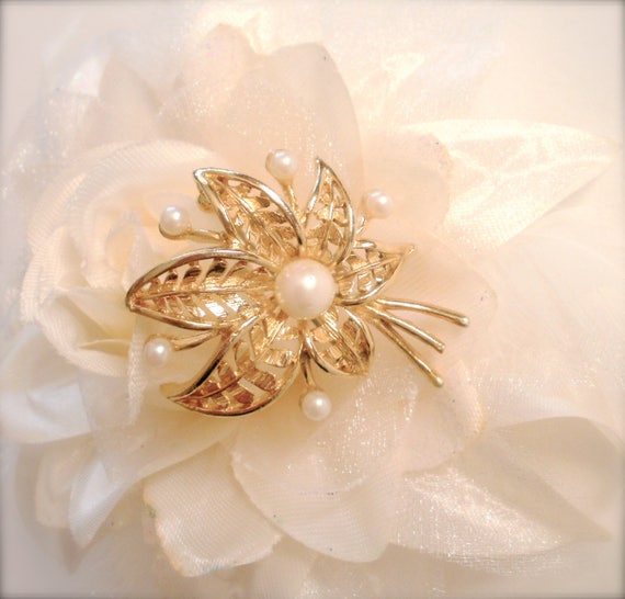 Vintage Leaf & Faux Pearl Gold tone Brooch Pearl … - image 2