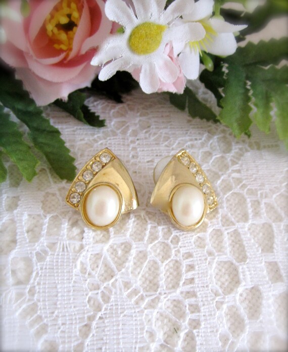 Lovely Goldtone with Pearl & Rhinestones Earrings… - image 1