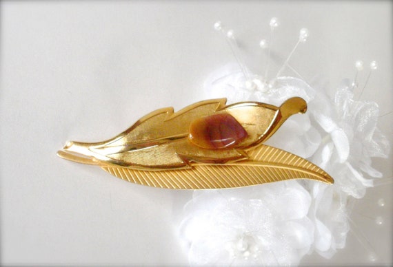 Carnelian Stone Leaf Brooch, Natural Stone Vintag… - image 1