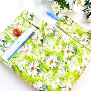 Graduation  Gift， Book Sleeve - Padded Floral Cover with Pockets, Book & Kindle Protection