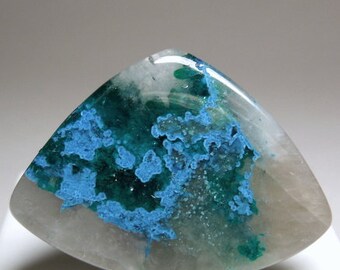 La dioptase et Shattuckite en Quartz