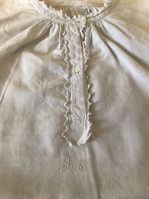 Lovely antique  French linen  night dressing gown 