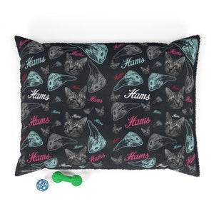 Stray's Hams Pet Bed