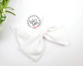 Arc à cheveux blanc | Arc à cheveux style Millie blanc uni | Noeud en tissu blanc | Arcs à cheveux | Arcs pour tout-petits | Bandeaux bébé | Bandeaux en nylon | nœuds Kate