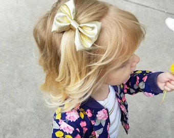 Gold hair bow | Metallic Gold Bow | Baby Bows | Gold Pinch Bow | Kate's Bows | Baby Headbands | Baby Bows | Gold Hairbows