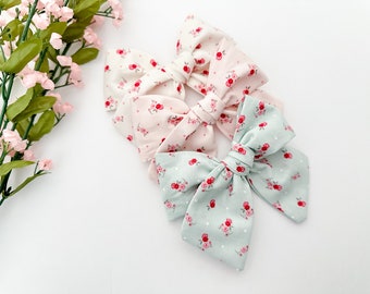 Fleurs vintage | Noeud de style Millie | Noeud en tissu noué | Bandeau bébé | Barrette à cheveux