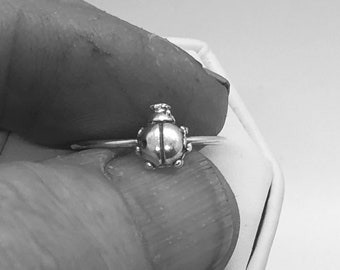 Lady Bug, Sterling Silber Ring mit 18 Gauge Sterling Silber Runddraht Ring Band. Sie können Ihre Größe wählen!