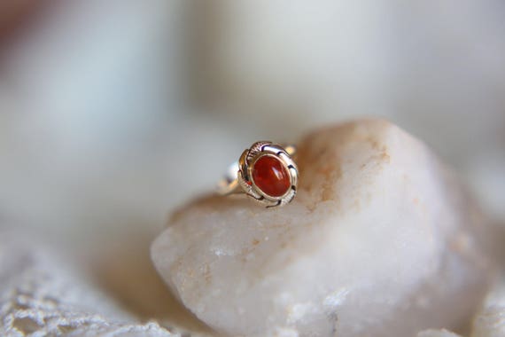 14kt Yellow Gold 10x7mm oval Mexican Fire Opal Siz
